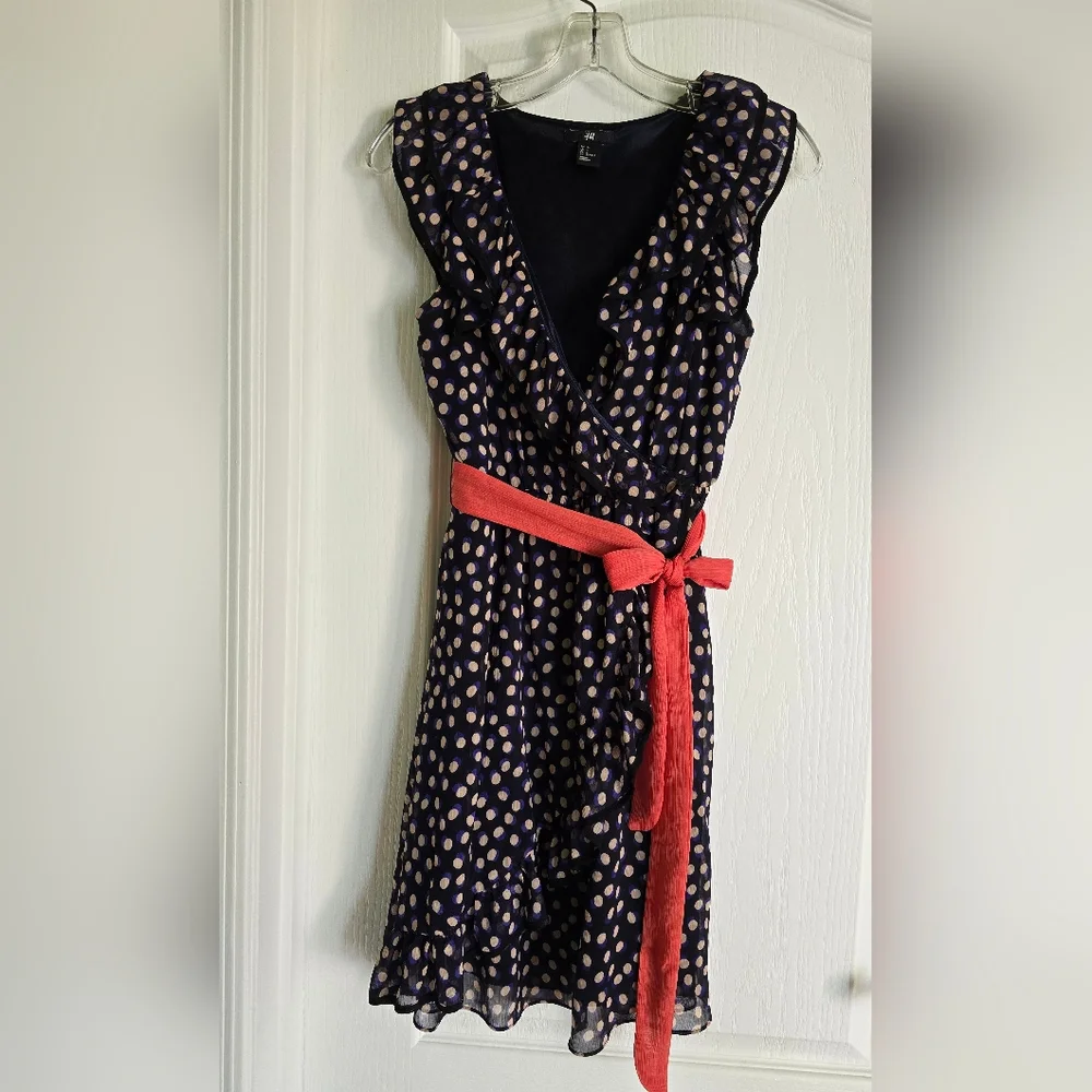 EUC H&M Navy Polka Dot Faux Wrap Deep V-Neck Short Dress, Size 6 - Picture 3 of 9
